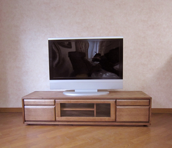 42V型テレビ展示例