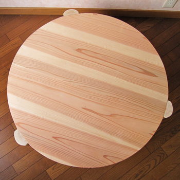 杉の丸テーブル】国産スギ無垢材のちょっと大きめで素朴な丸座卓