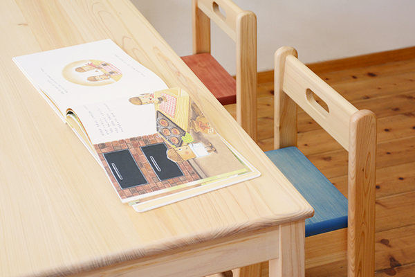 保育園、幼稚園用折り脚テーブル